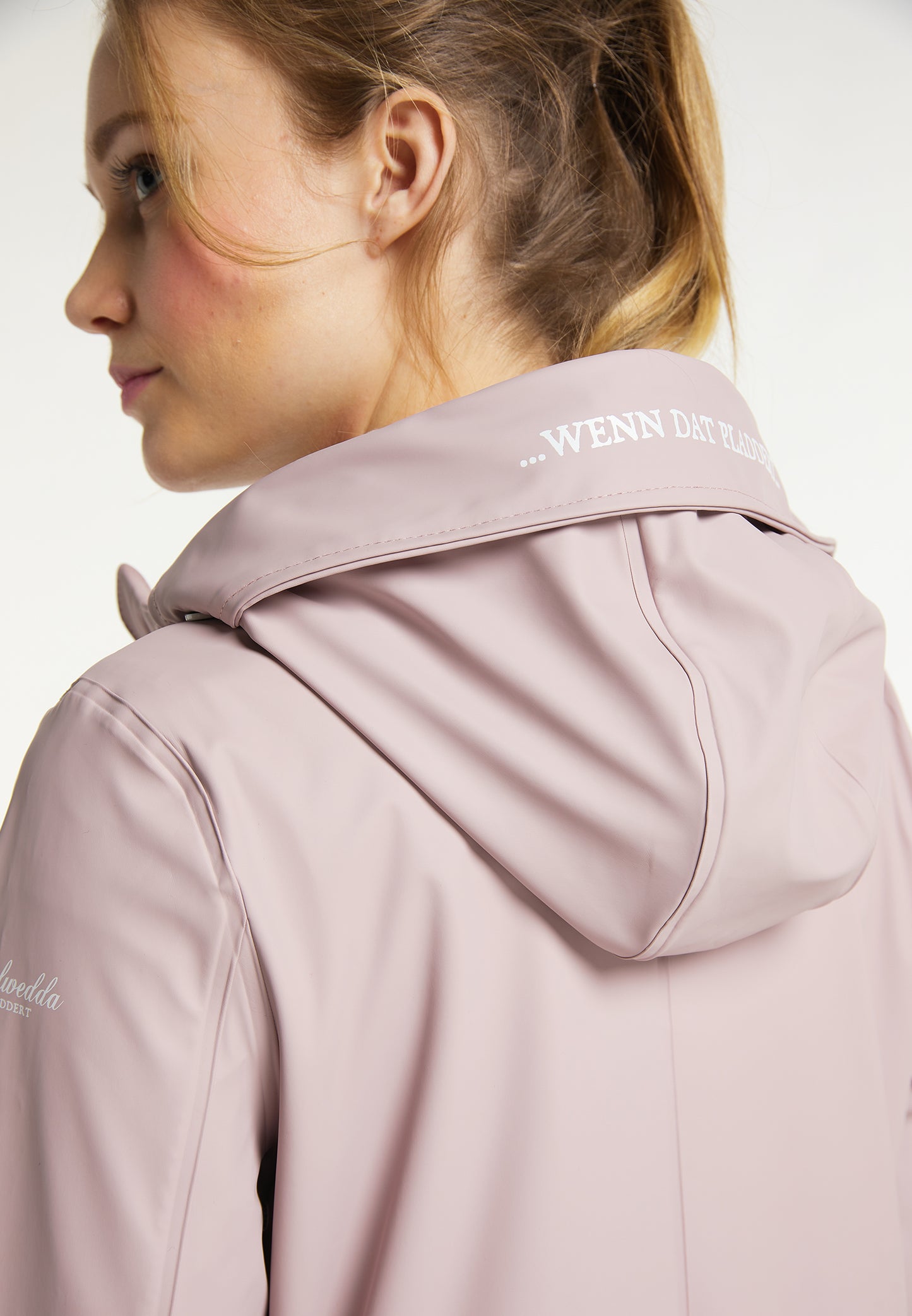 Schmuddelwedda women's rain coat