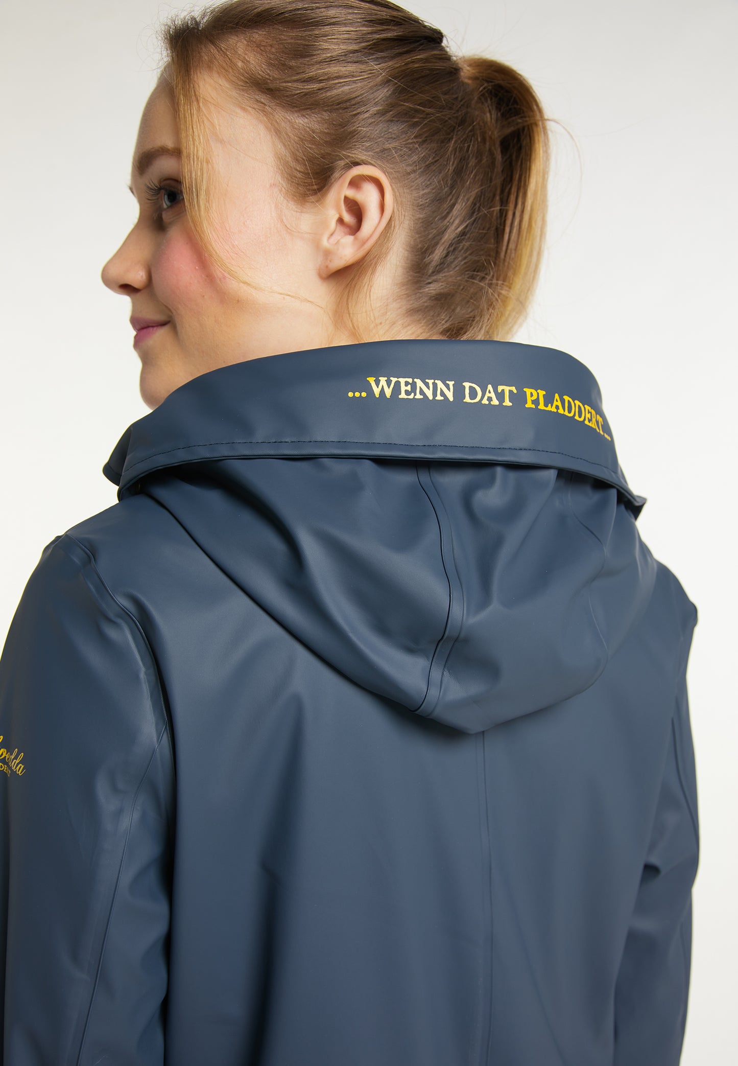 Schmuddelwedda women's rain coat