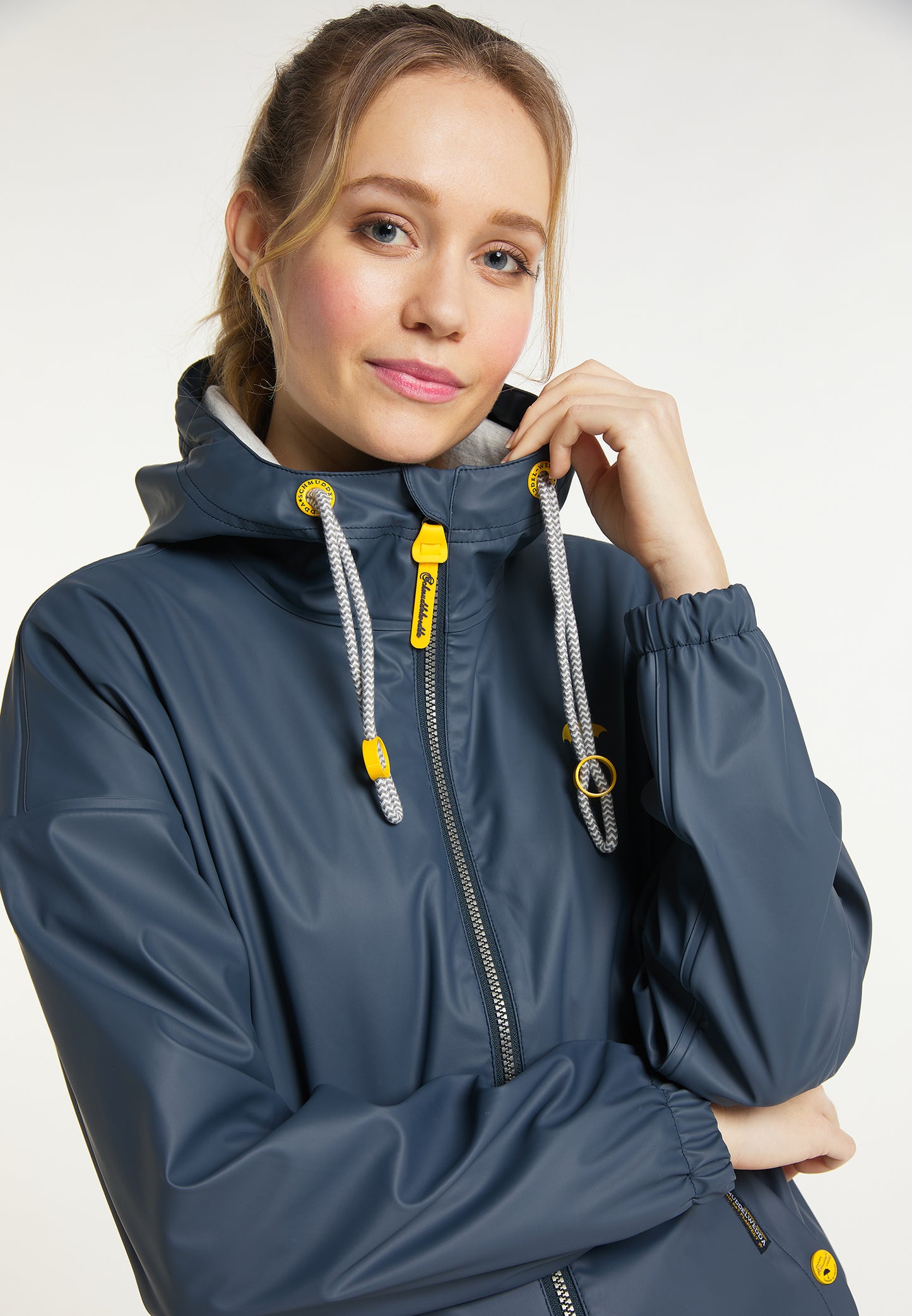 Schmuddelwedda women's rain coat