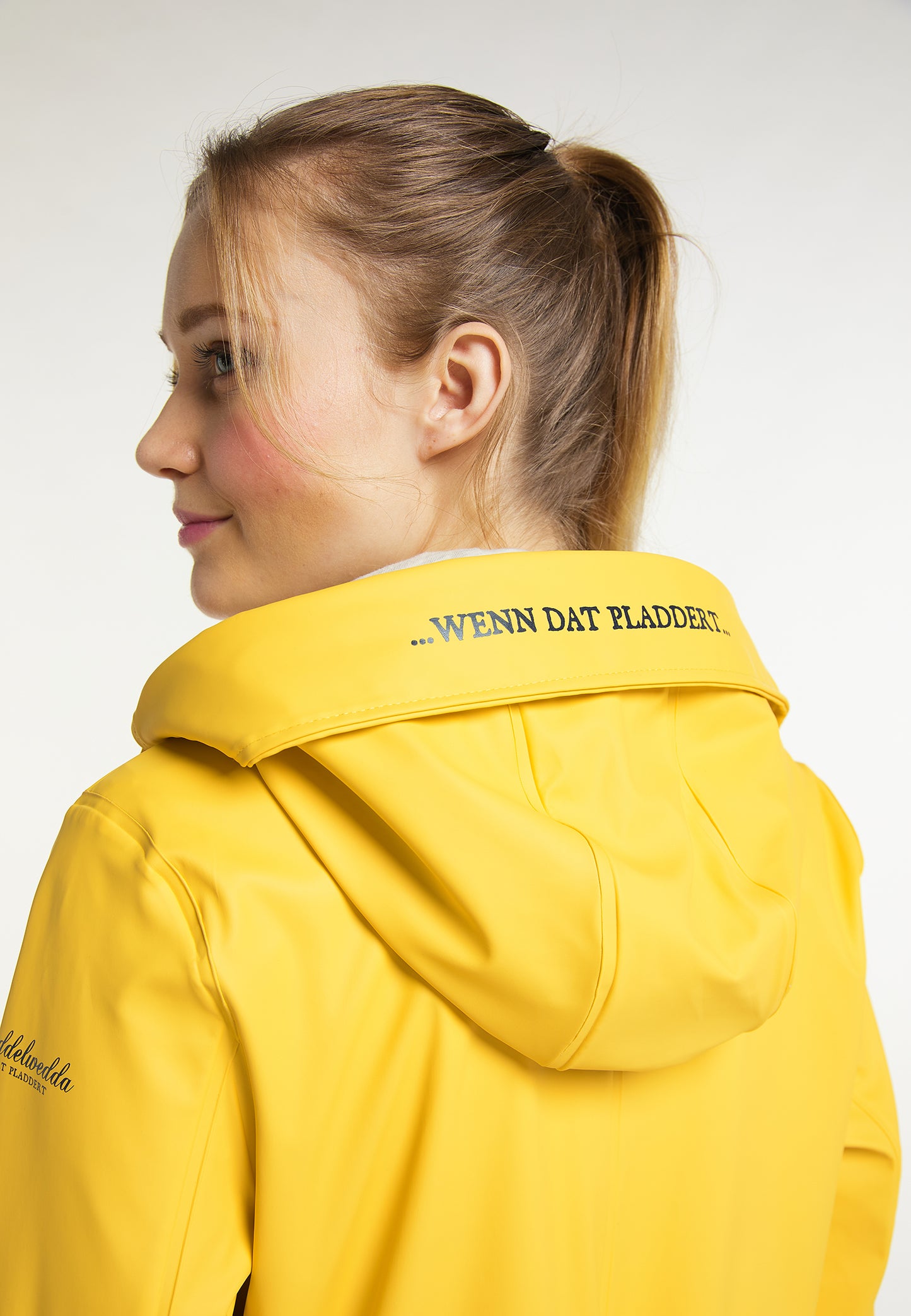 Schmuddelwedda women's rain coat