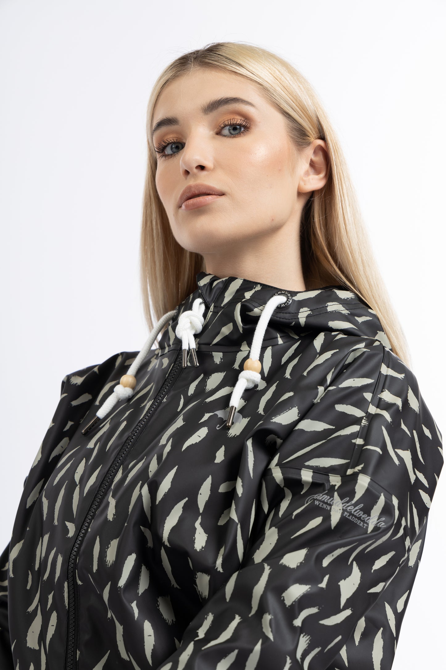 Schmuddelwedda women's rain jacket