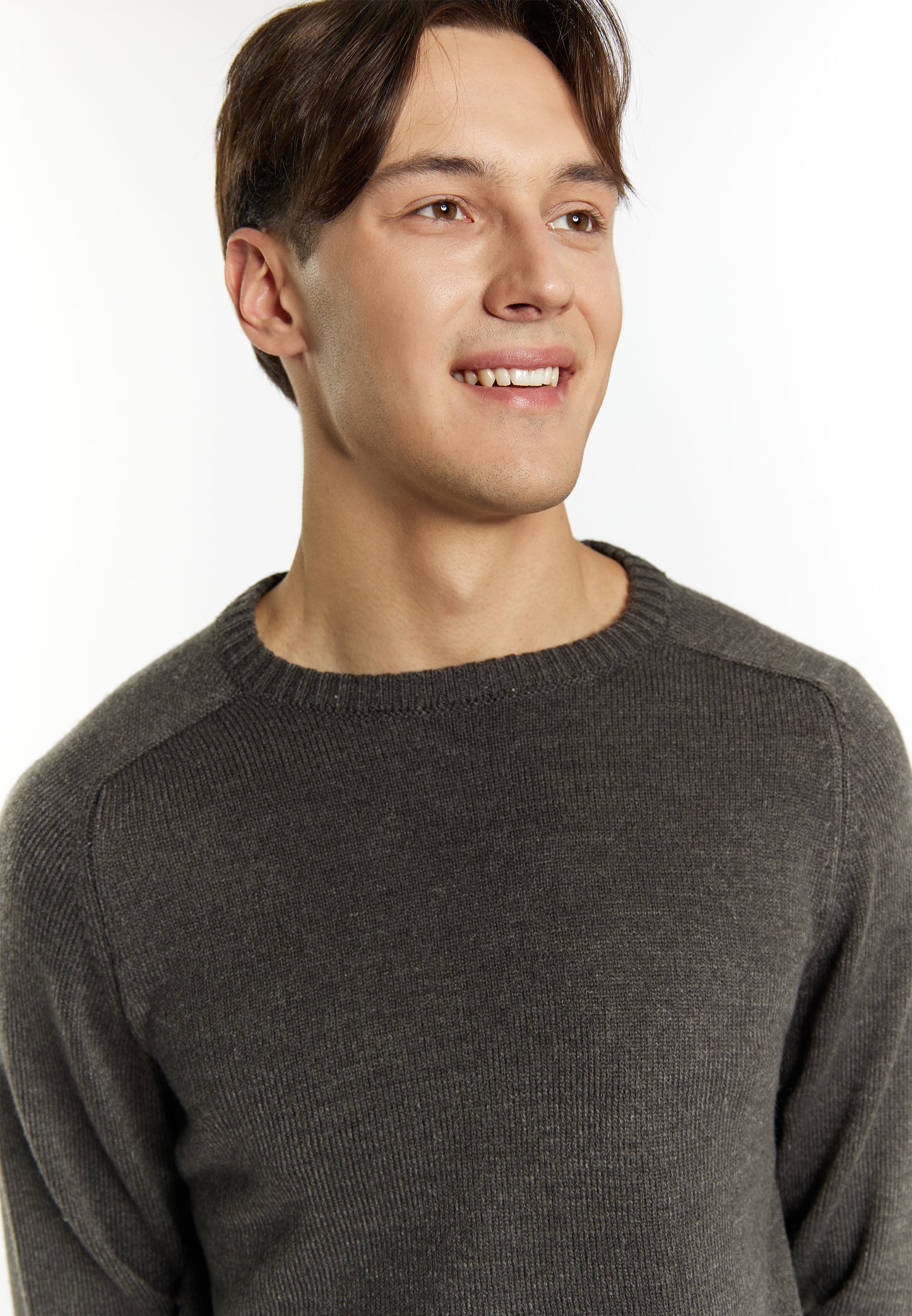 Mo men's sweater
