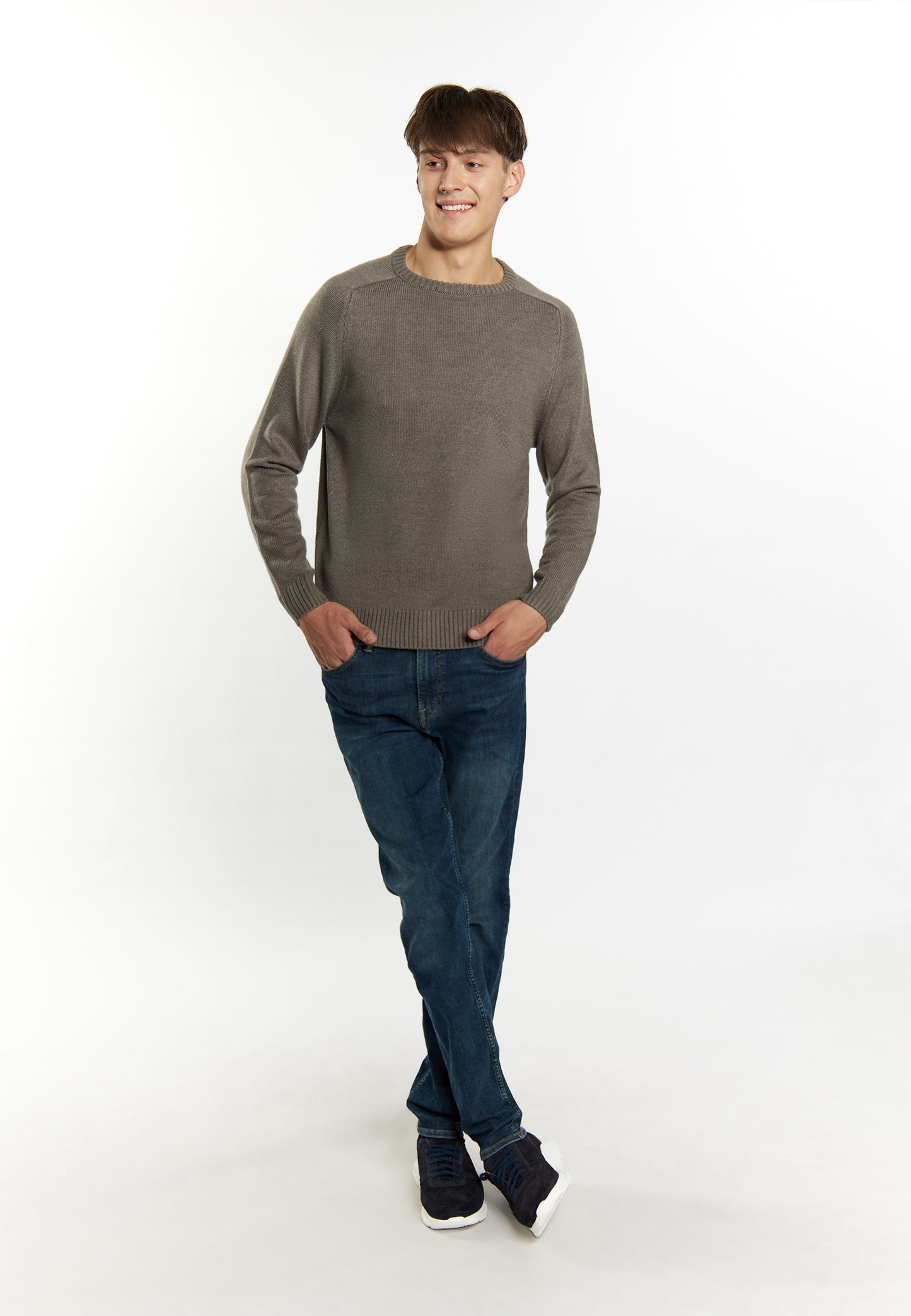 Mo men's sweater