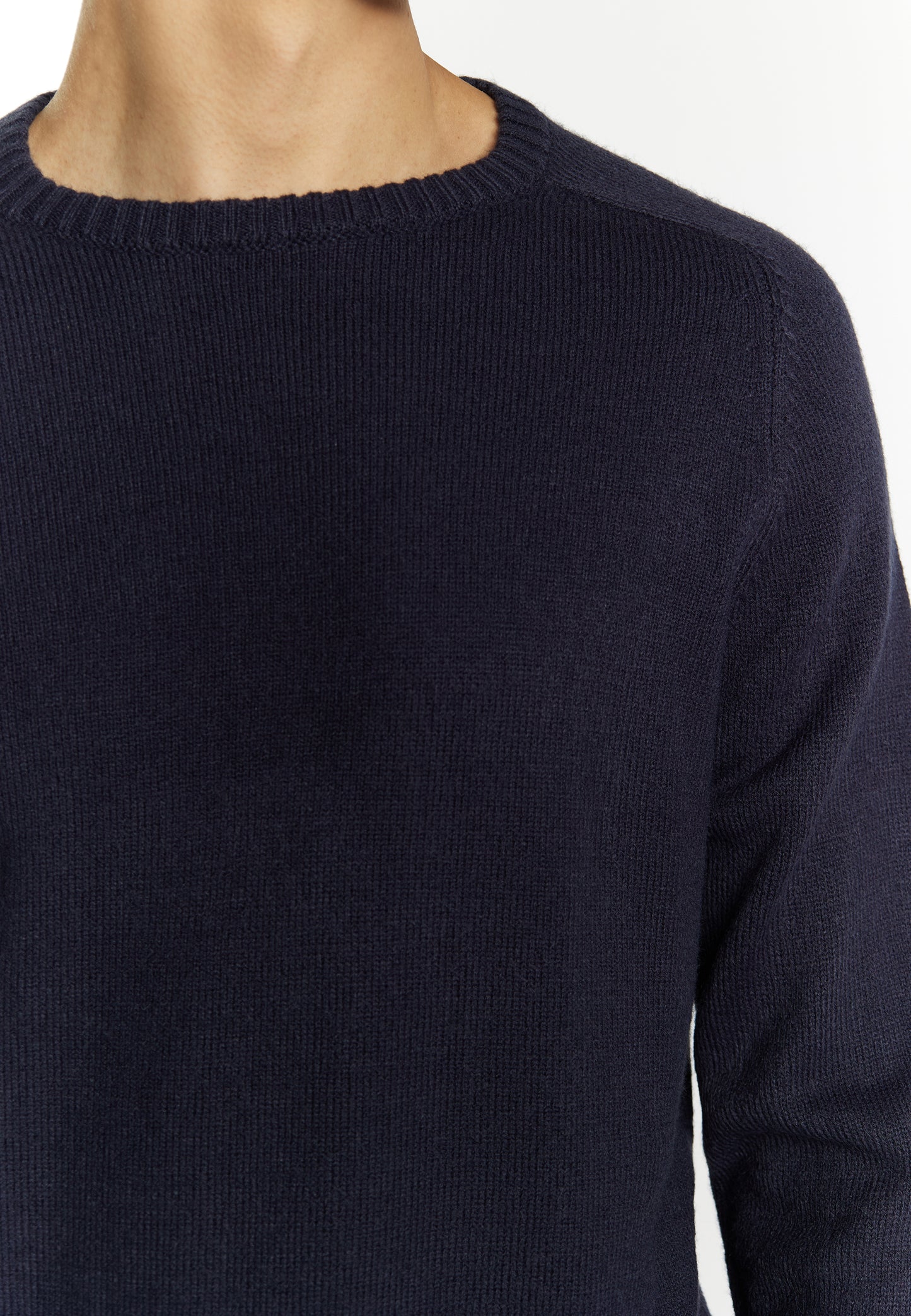 Mo men's sweater
