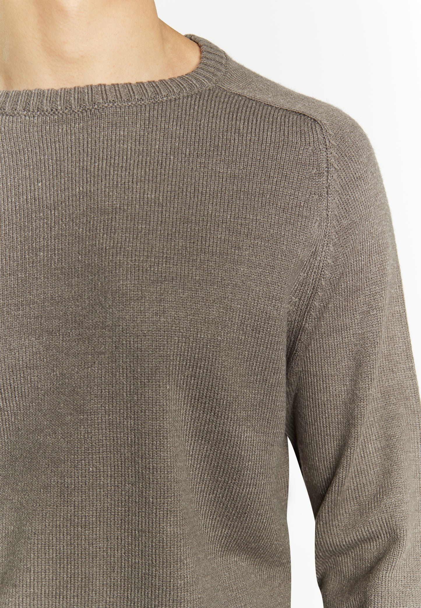 Mo men's sweater