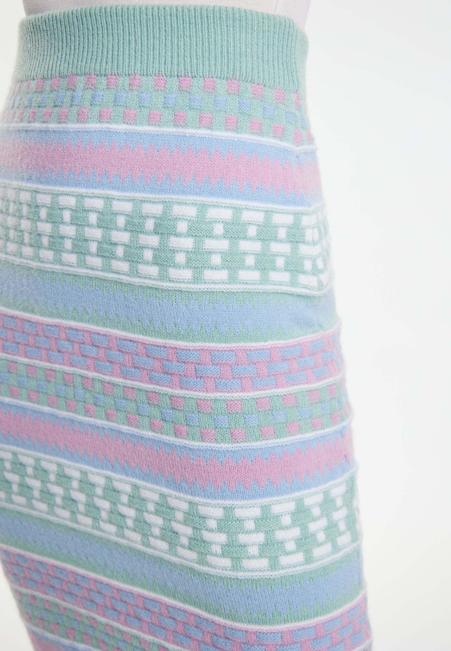 IZIA women's knitted skirt