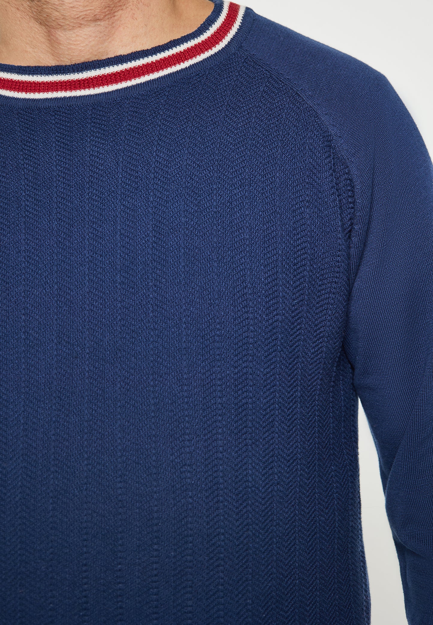 Mo men's sweater