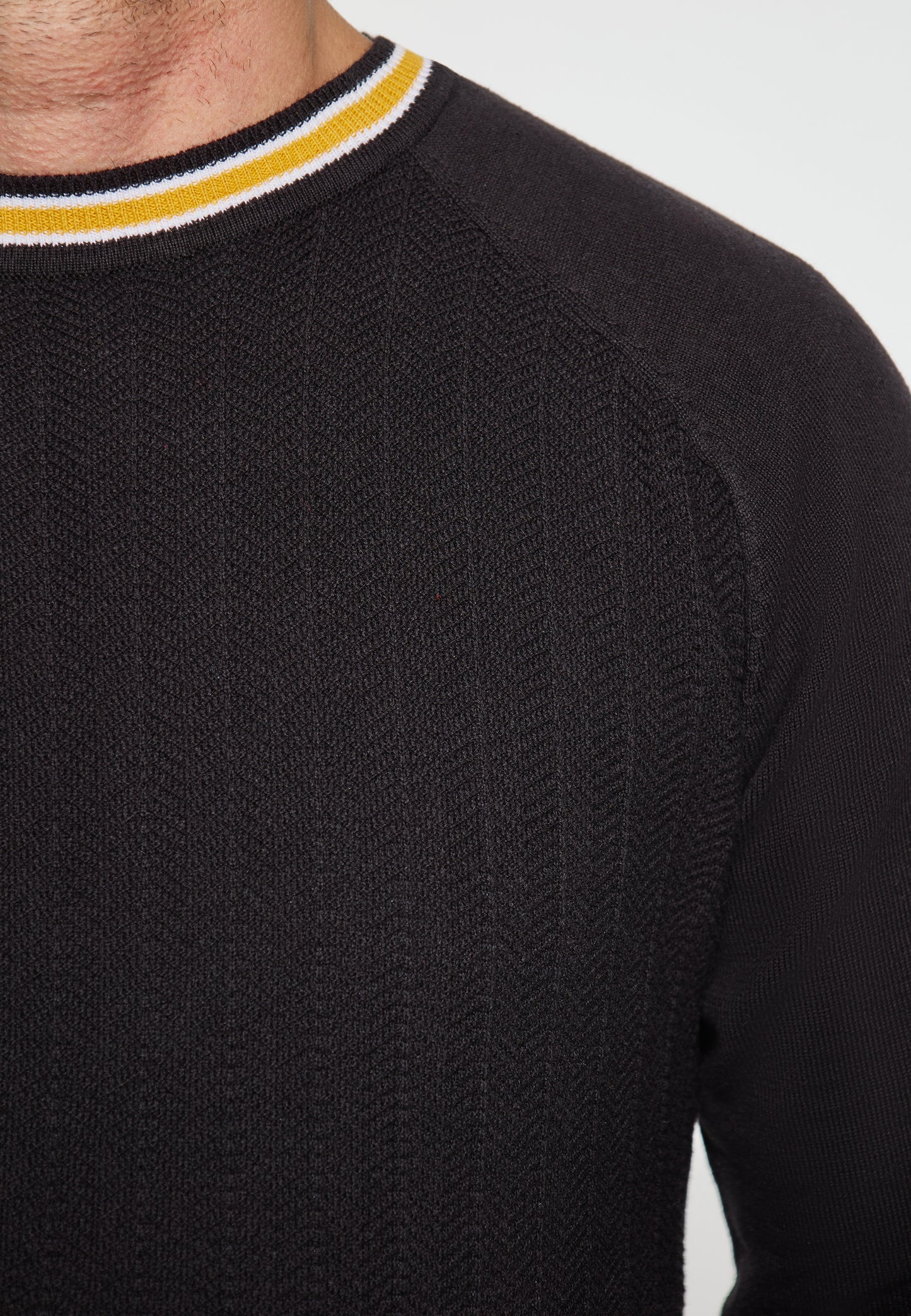 Mo men's sweater