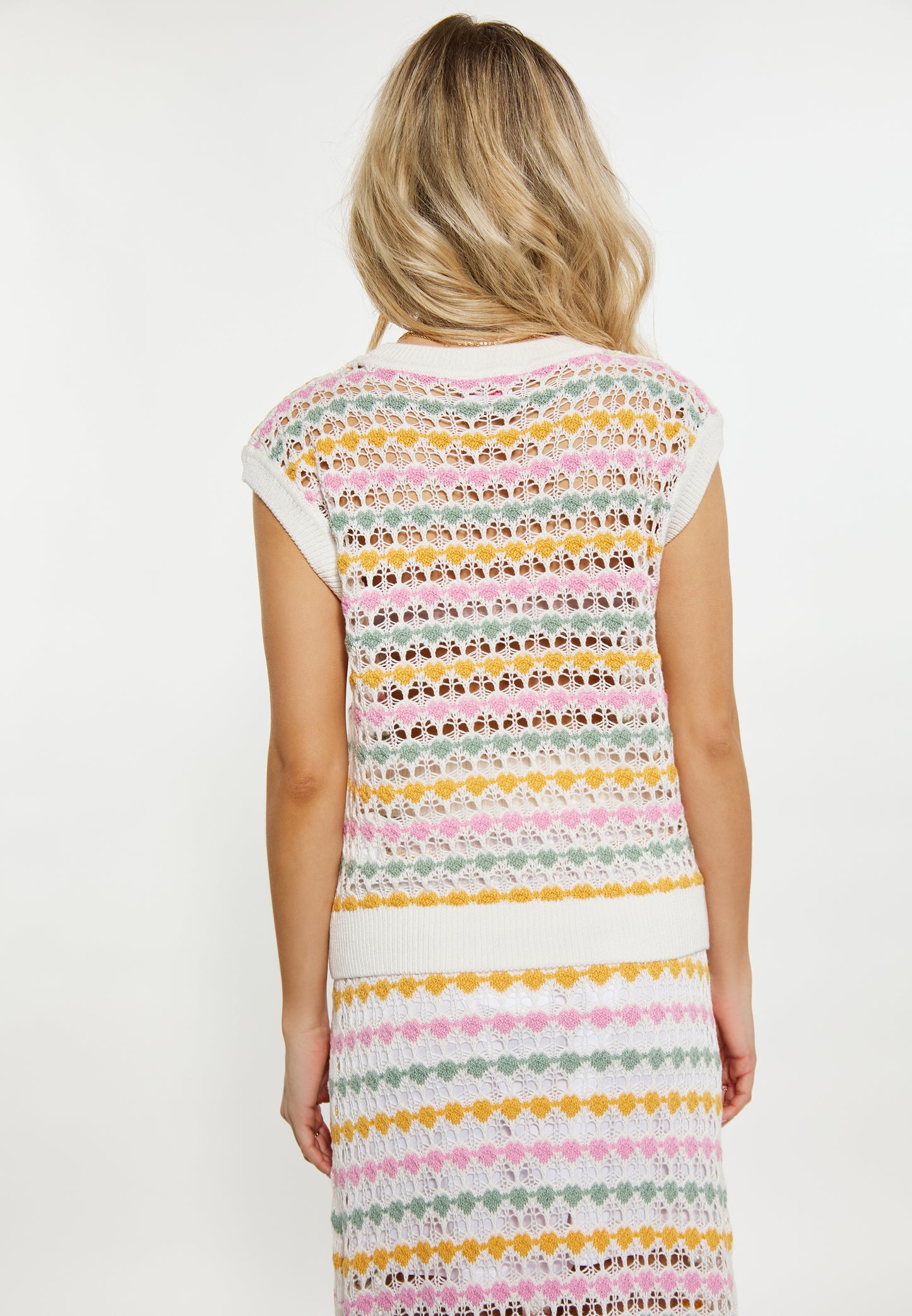 IZIA women's sweater vest