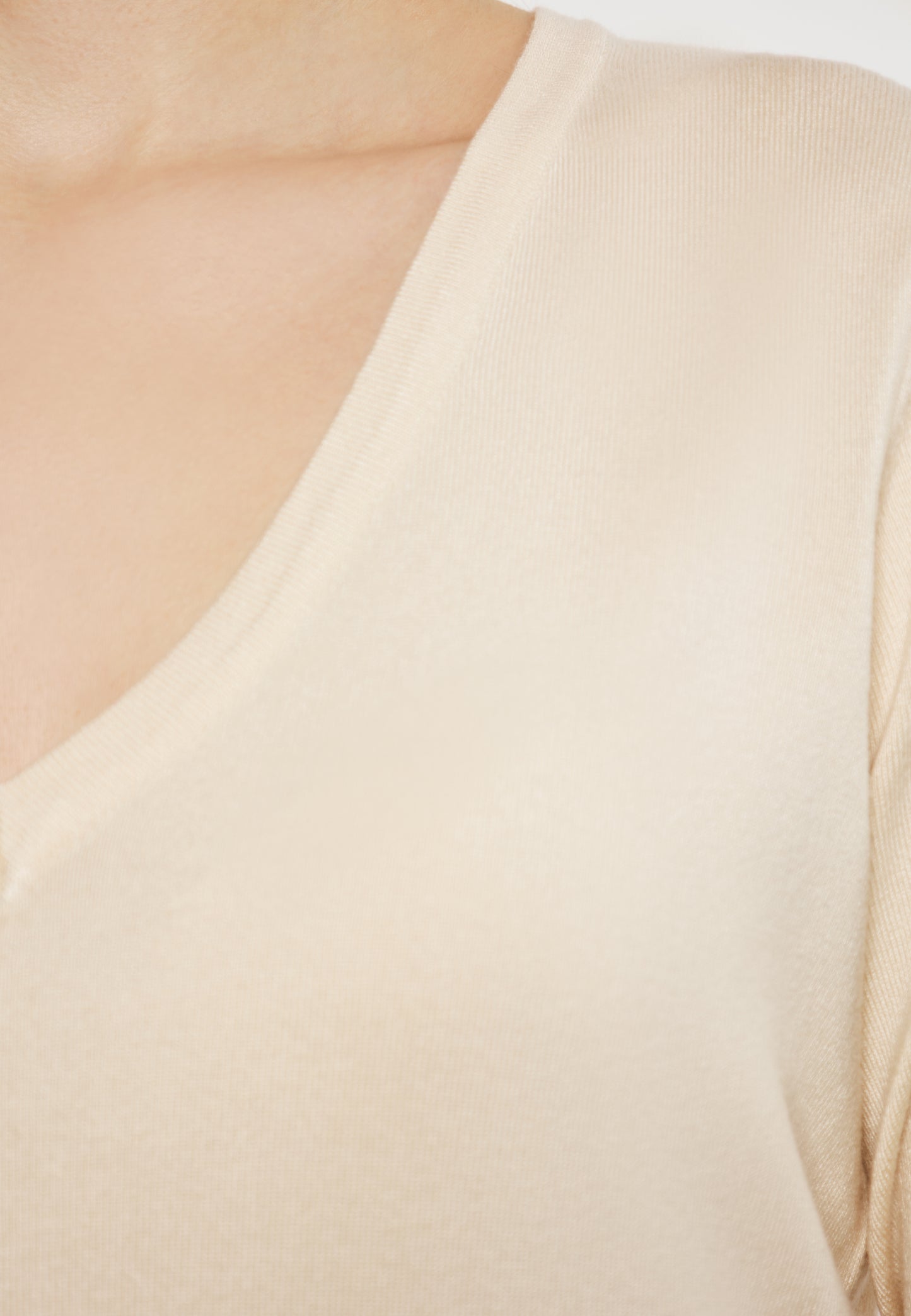 NAEMI women's sweater