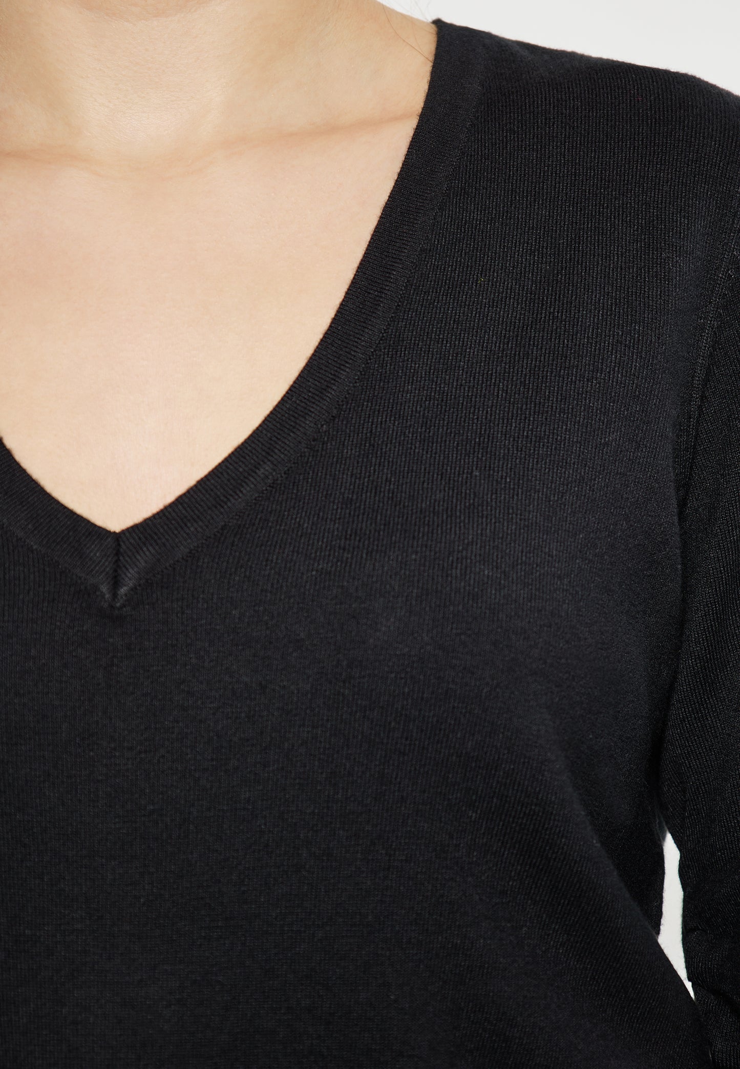 NAEMI women's sweater