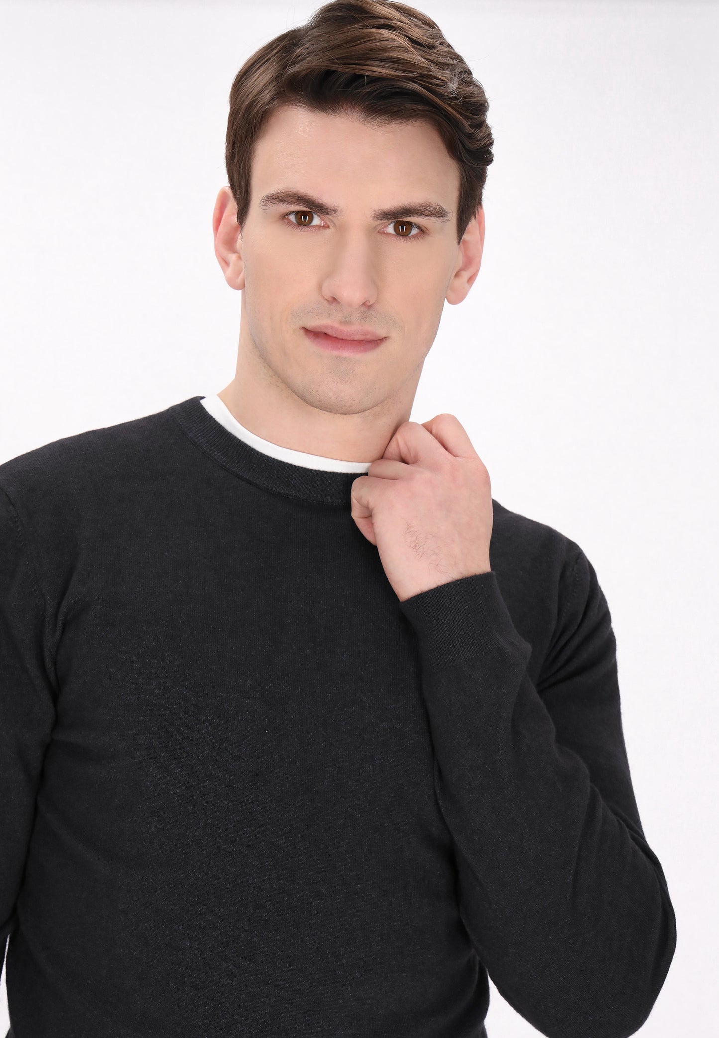 Mo men's sweater