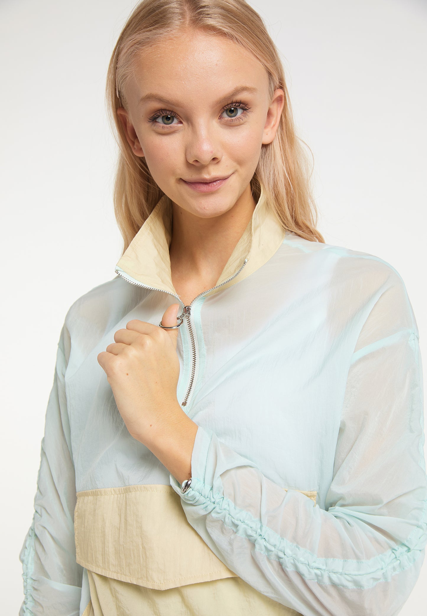 myMo ATHLSR women's windbreakers