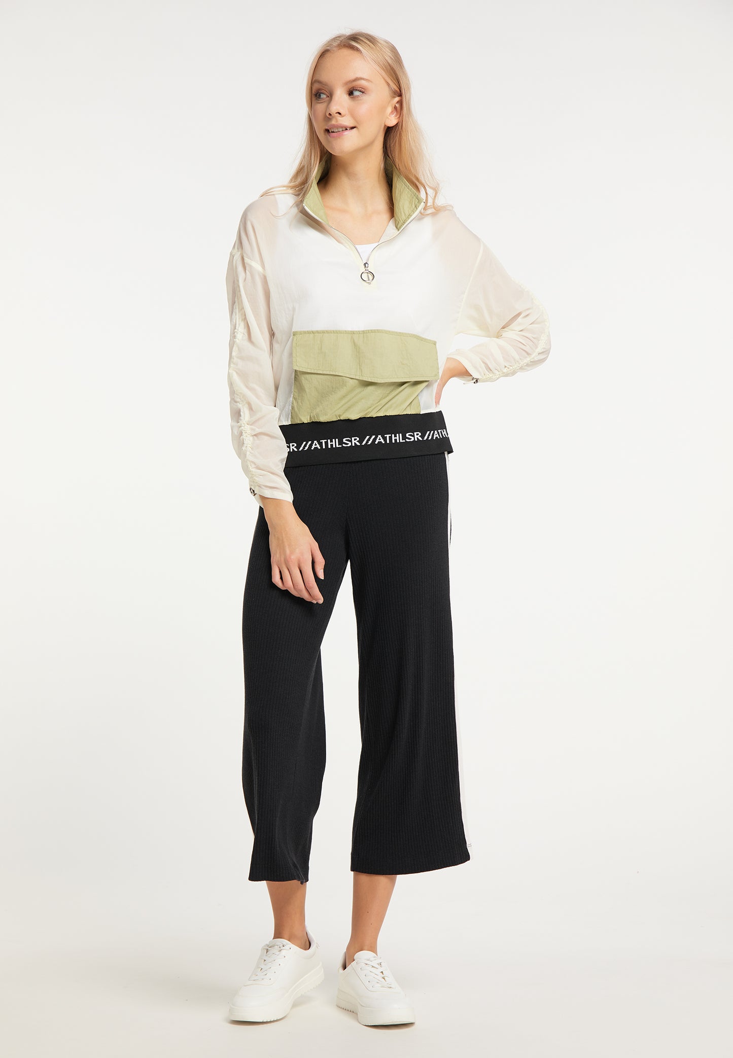 myMo ATHLSR women's windbreakers