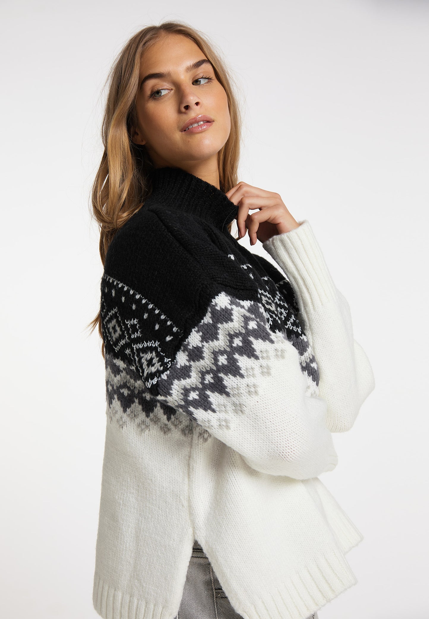 myMo women's knitted sweater