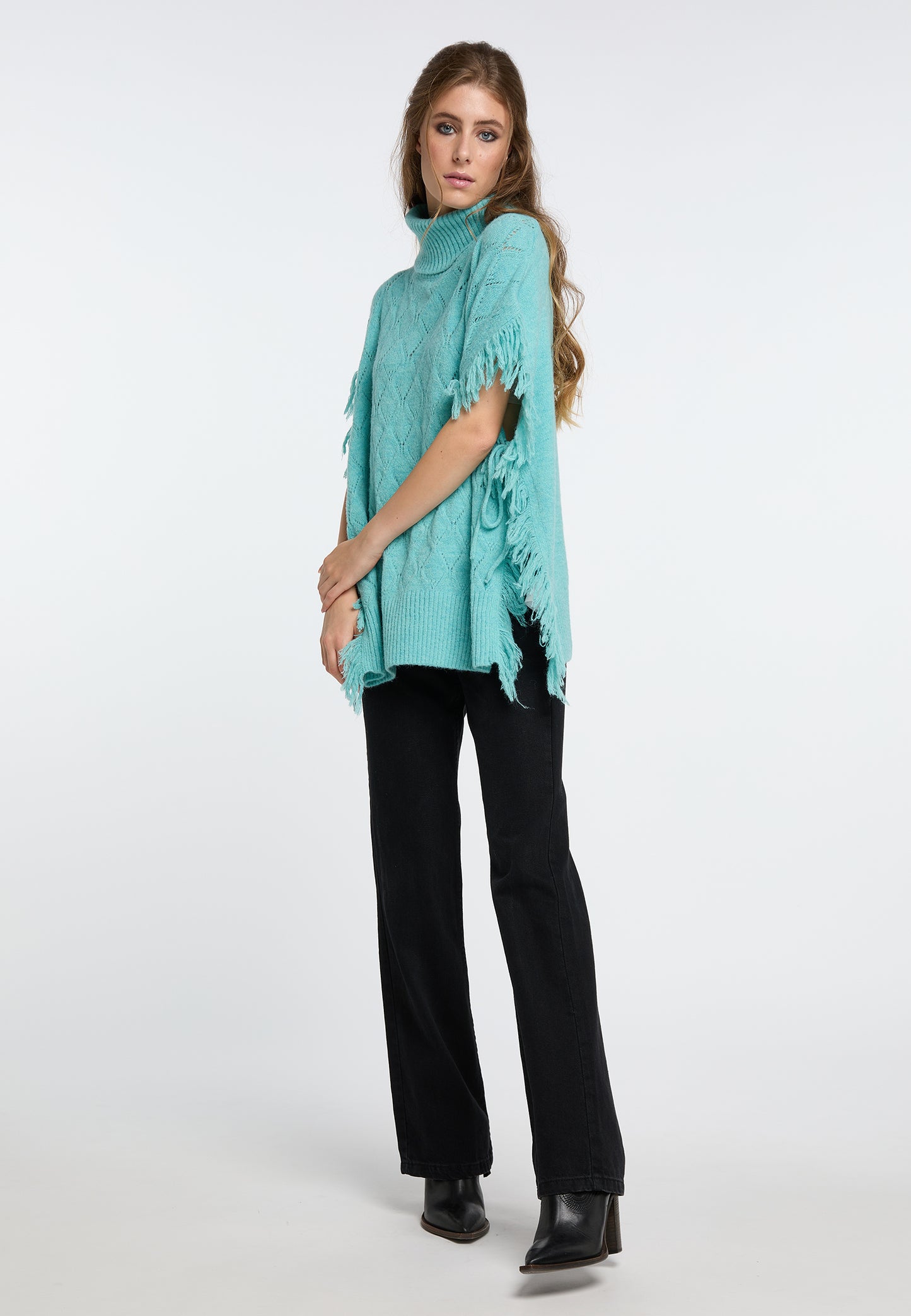 IZIA women's knit poncho