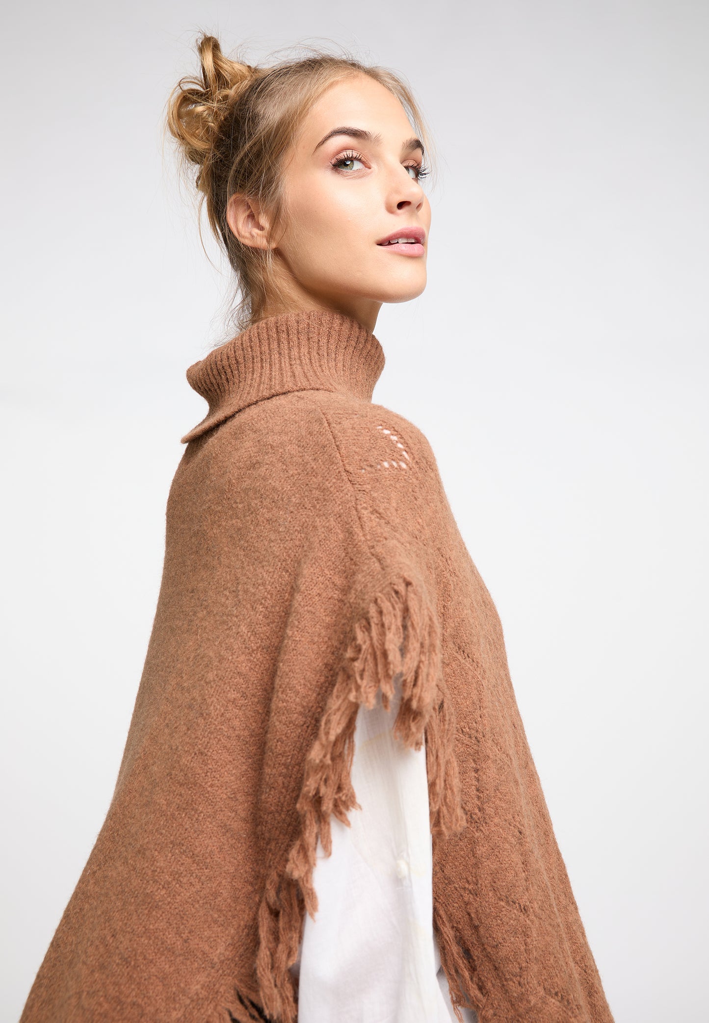 IZIA women's knit poncho