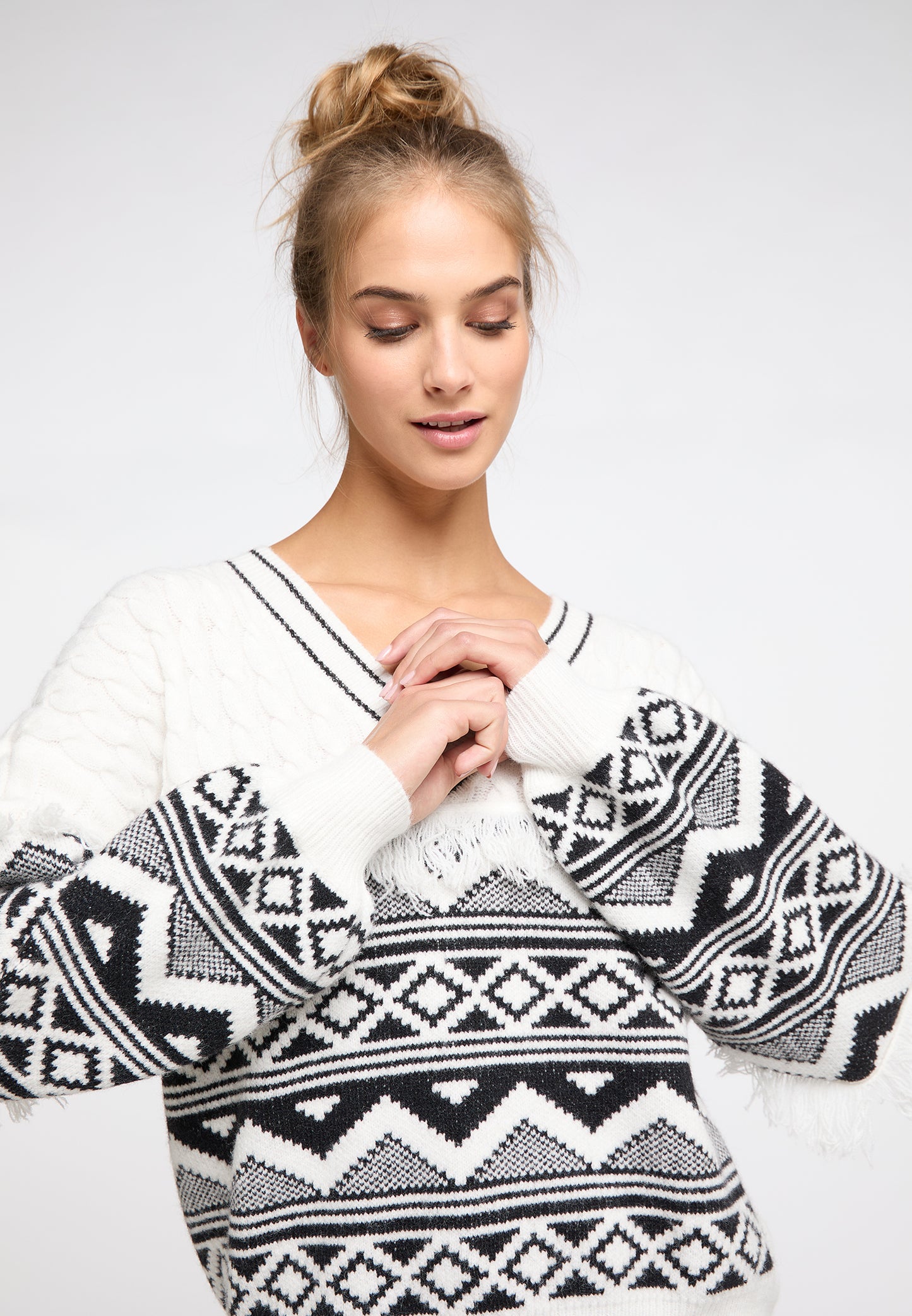 IZIA women's knit sweater