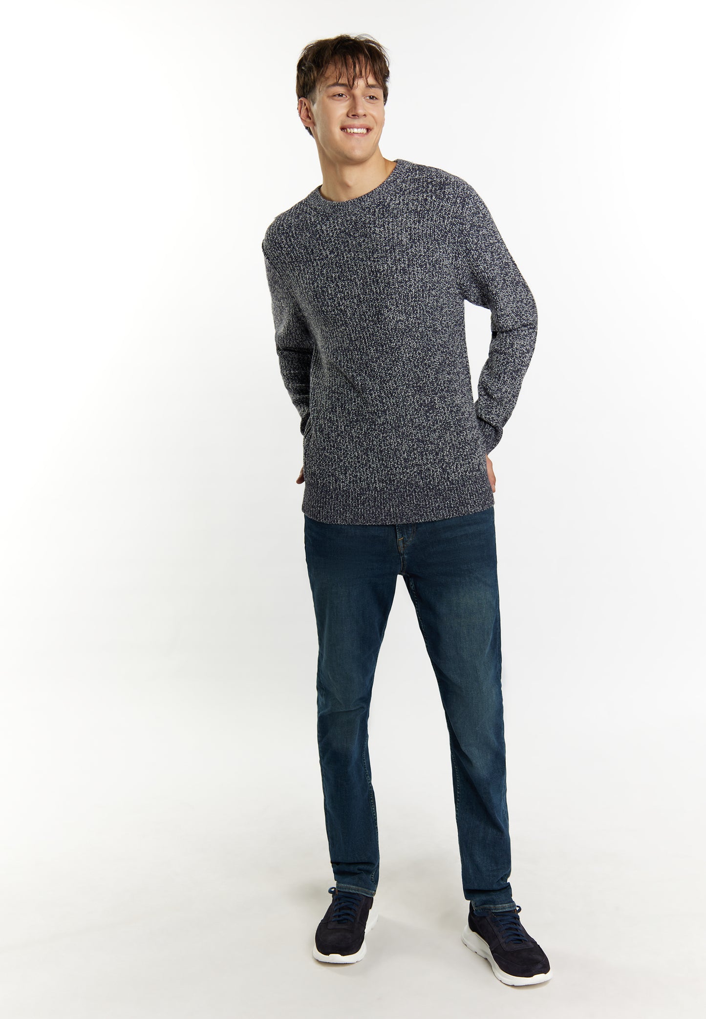 Mo men's sweater