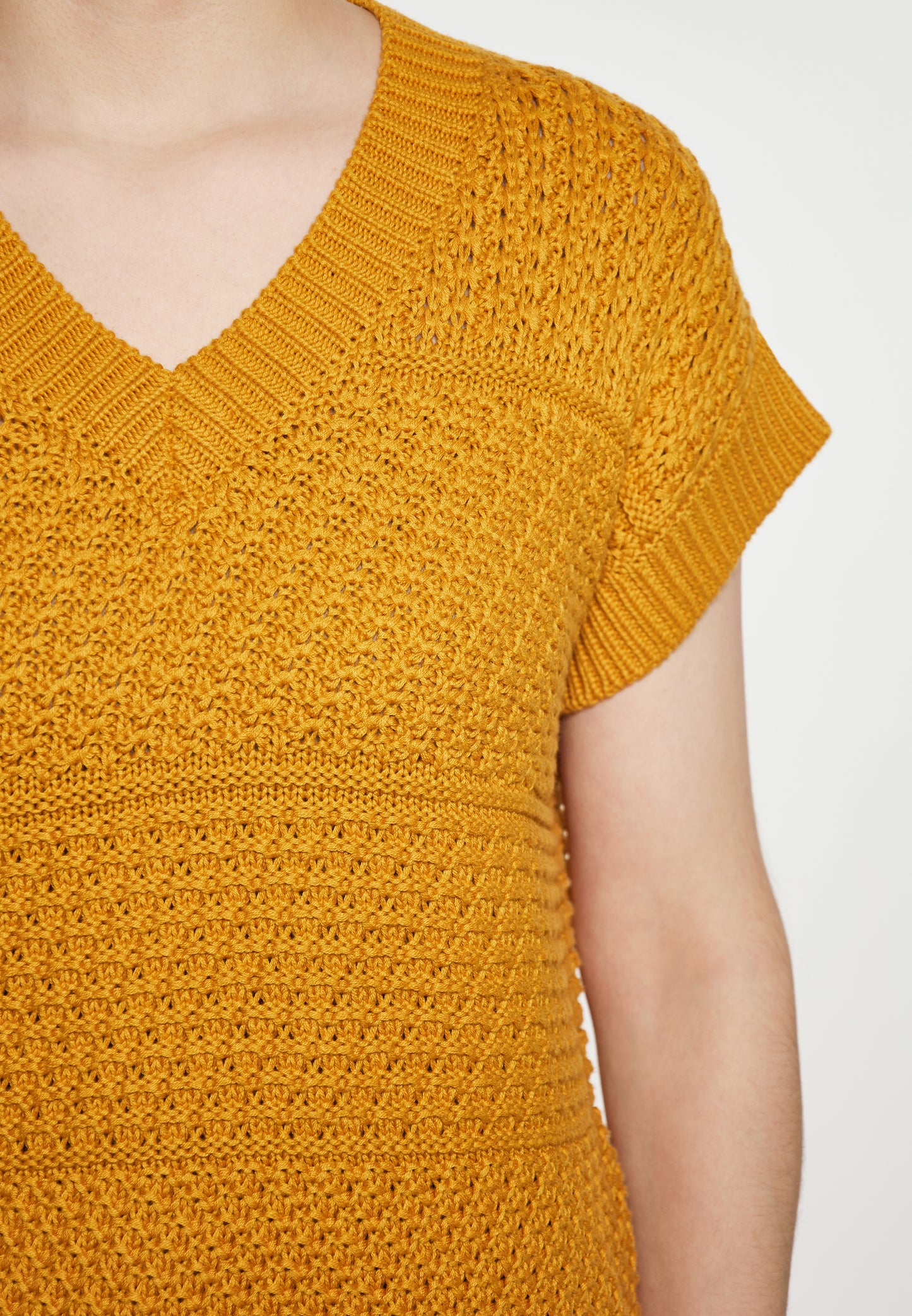 usha FESTIVAL women's knitted sweater vest