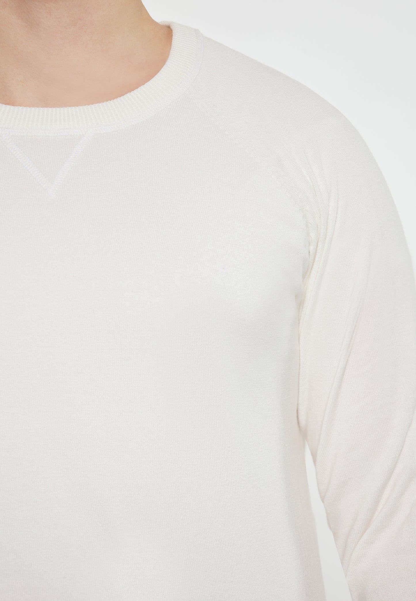 Mo men's sweater