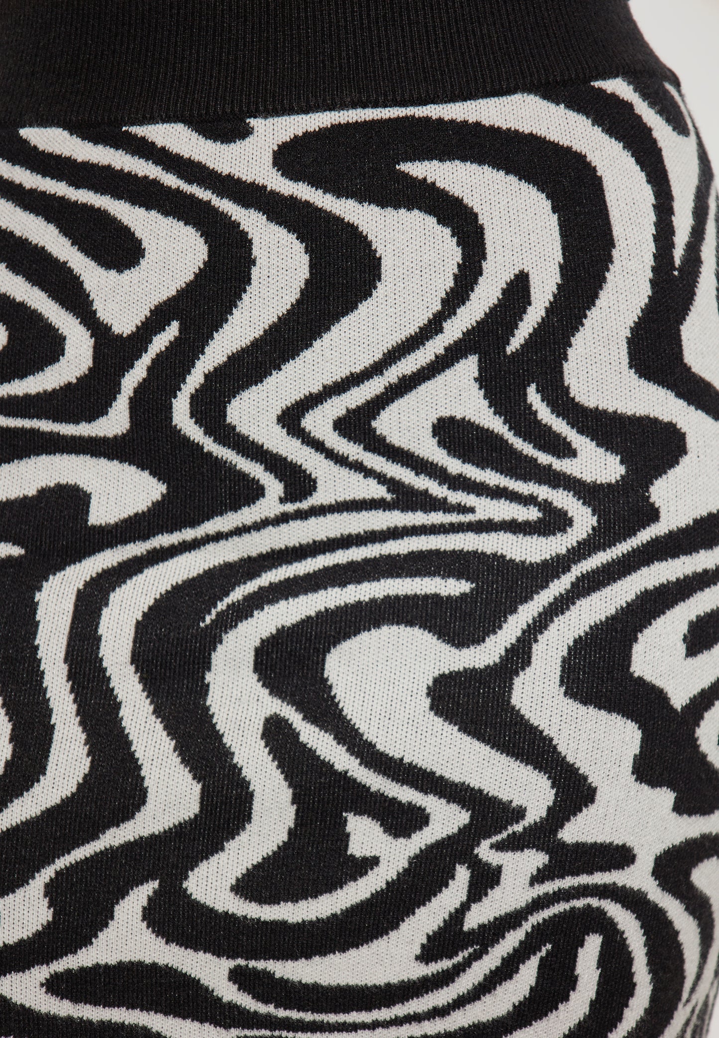 SWIRLY women's skirt