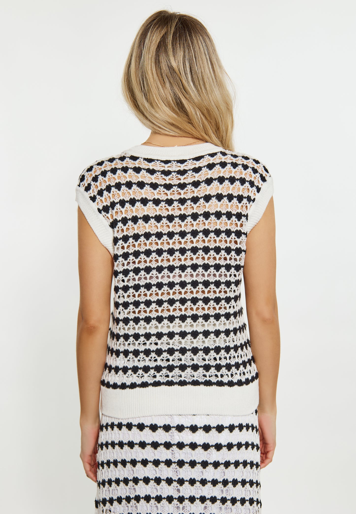 IZIA women's sweater vest