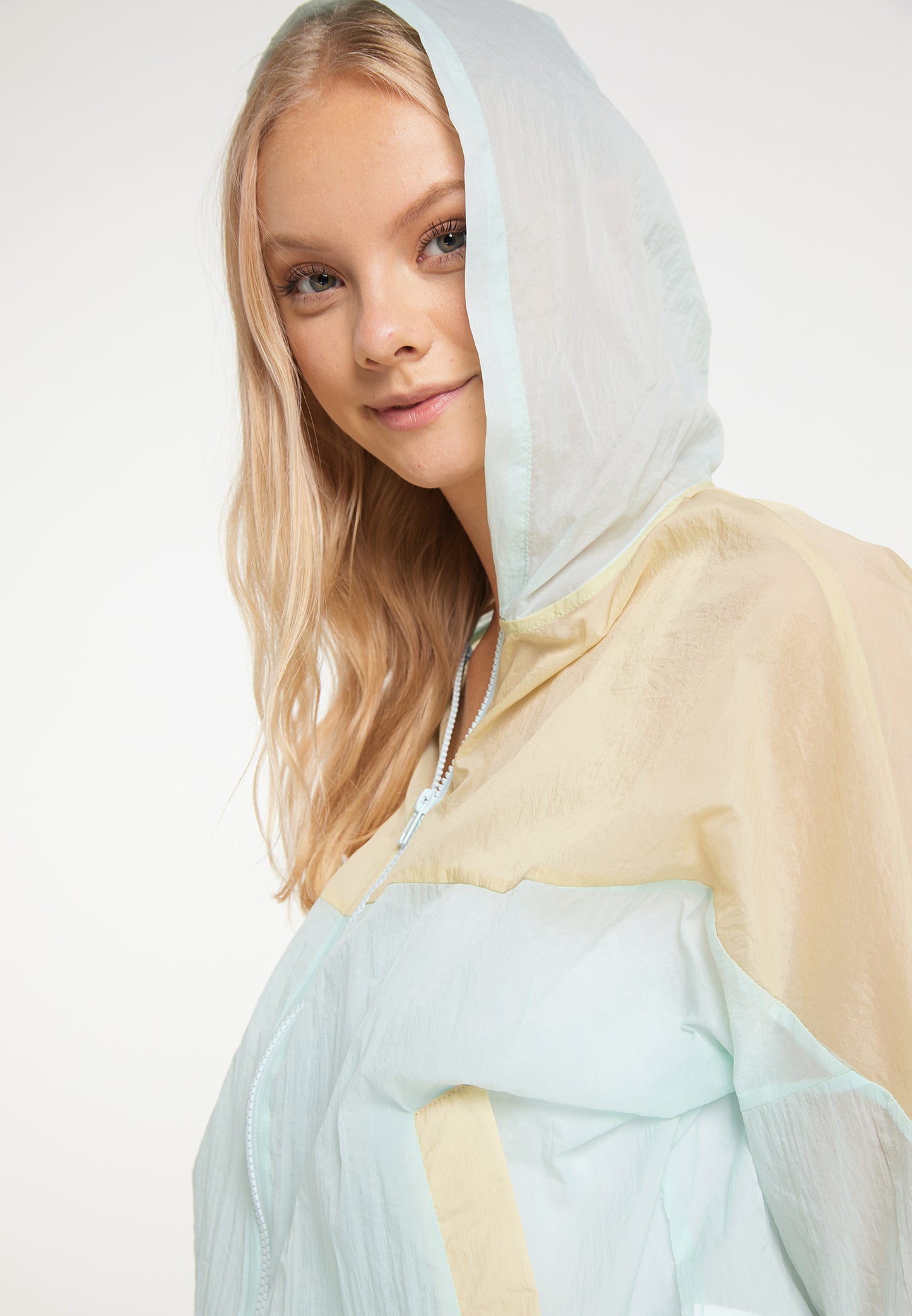 myMo ATHLSR women's windbreakers