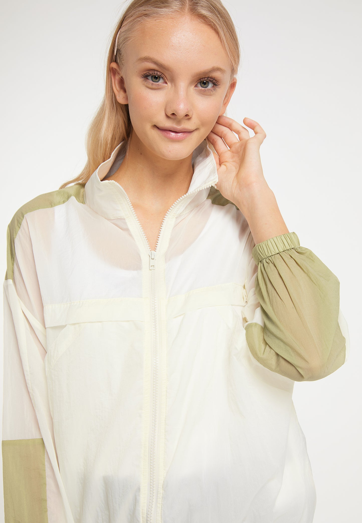 myMo ATHLSR women's windbreakers